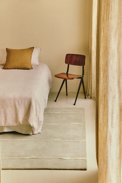 tapis-eclat-gris-ambiance-1-300dpi-photo-mathilde-hiley_800x.webp