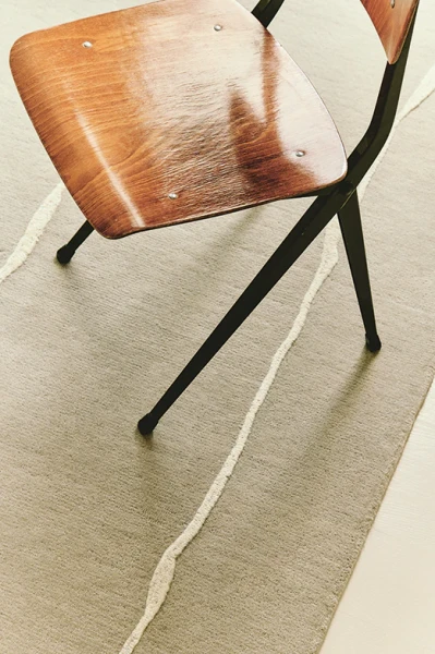 tapis-eclat-gris-details-1-300dpi-photo-mathilde-hiley_800x.webp