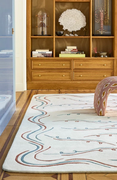 tapis_nazare_blanc_bleu_ambiance_1_didierdelmas_72DPI_Site_800x.webp