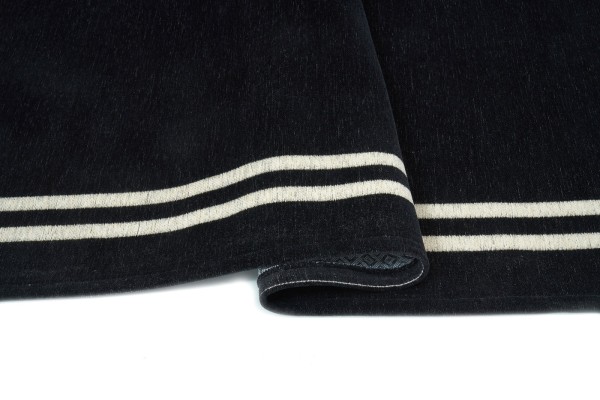 form-dark-easy-cleaning-rug_2_1400x.jpg