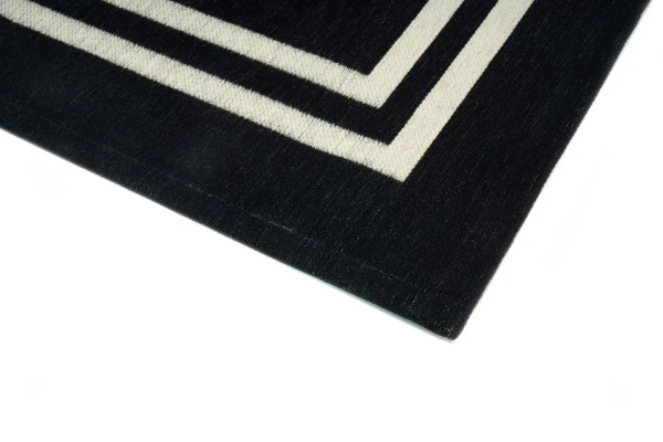 form-dark-easy-cleaning-rug_3_1400x.webp