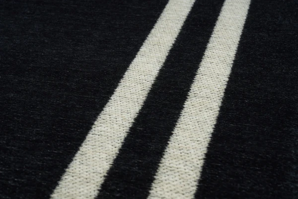 form-dark-easy-cleaning-rug_4_1400x.webp