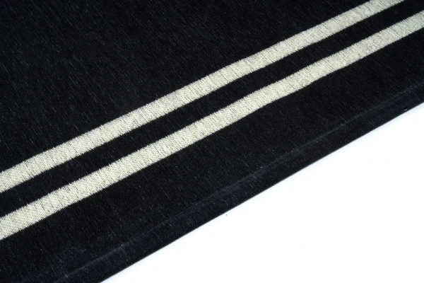 form-dark-easy-cleaning-rug_5_1400x.webp